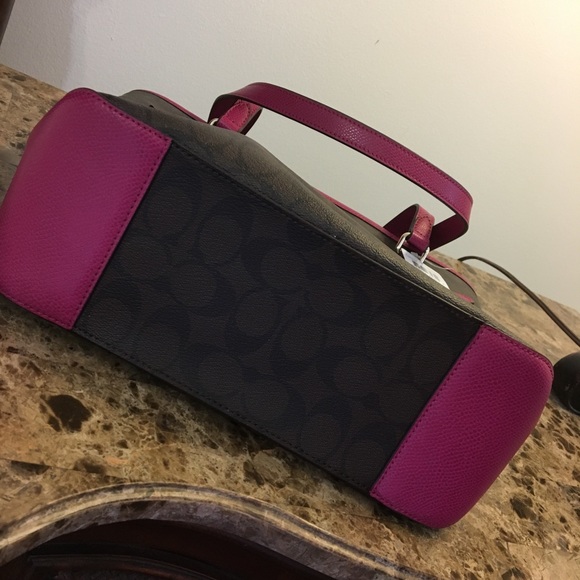 ❌SOLD❌NWT COACH Signature Zip Top Tote - Picture 6 of 8